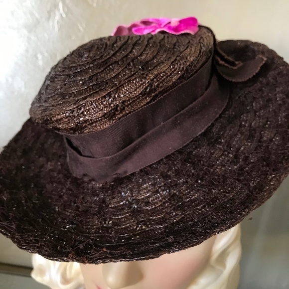 CHIC 1940\'s BROWN TILT HAT WITH FUCHSIA VELVET FLOWERS & MATCHING VEIL